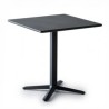 Mesa Arket 70x70 cm para usos exterior e interior